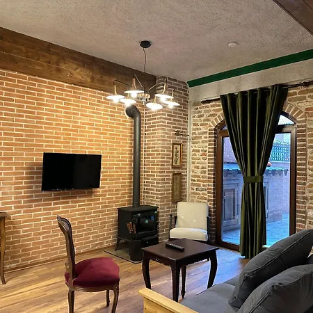 Roots Korçë * Korce